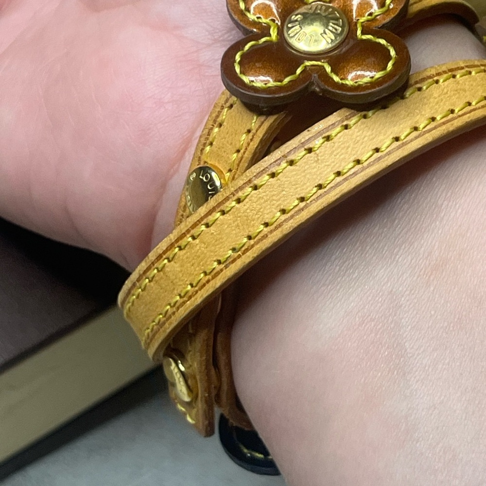 Louis Vuitton Patent Fleur Flower
Double Wrap Vachetta Bracelet - Picture 8 of 11